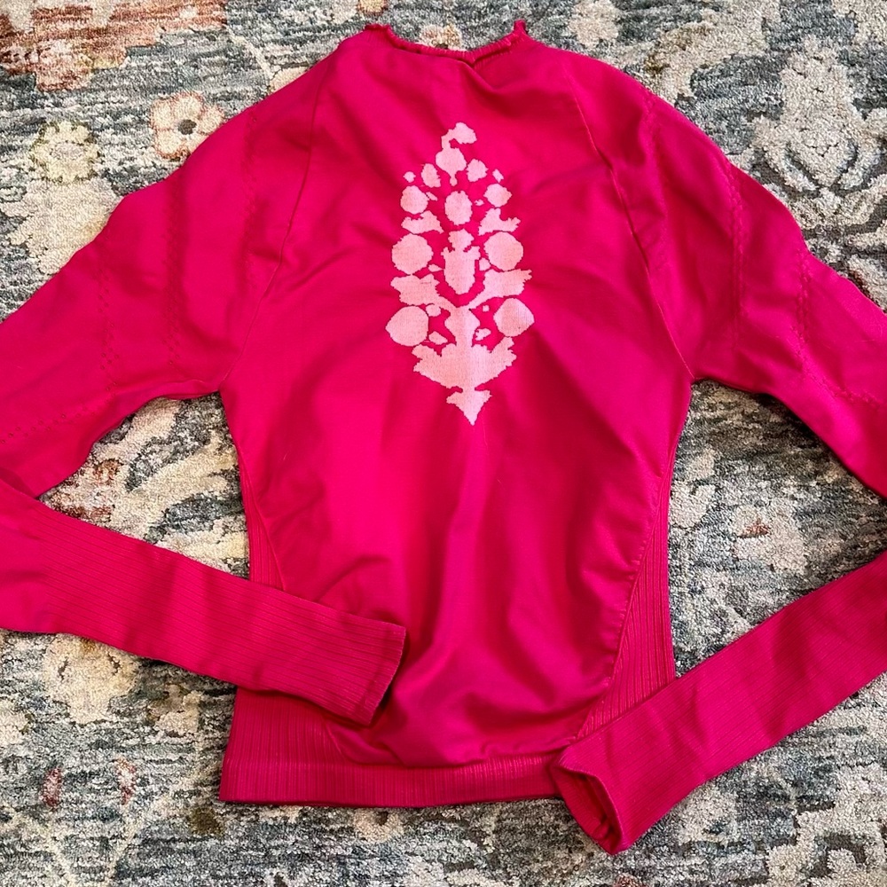 Free People Good Karma Long Sleeved Layering Top Large Logo Pink
XS/S